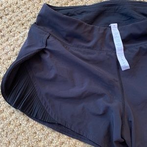 LULULEMON PLEAT SHORTS!